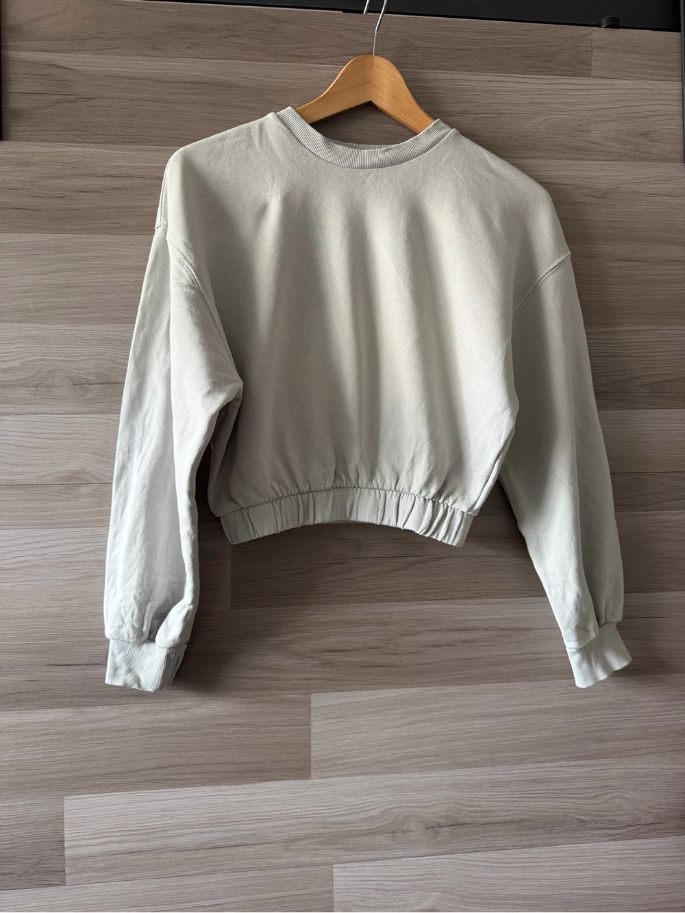 Zara Women's Light Sage Crew Neck Cropped Sweatshirt Elastic Hem Size S
